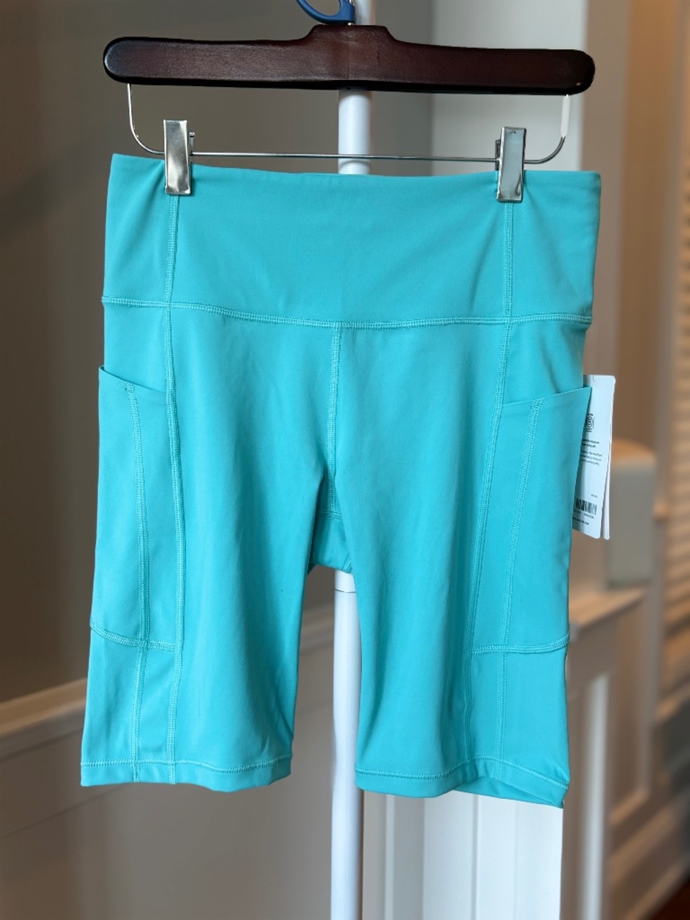 Athleta Ultimate Stash 9” Bike Shorts Aqua Blue Pockets M